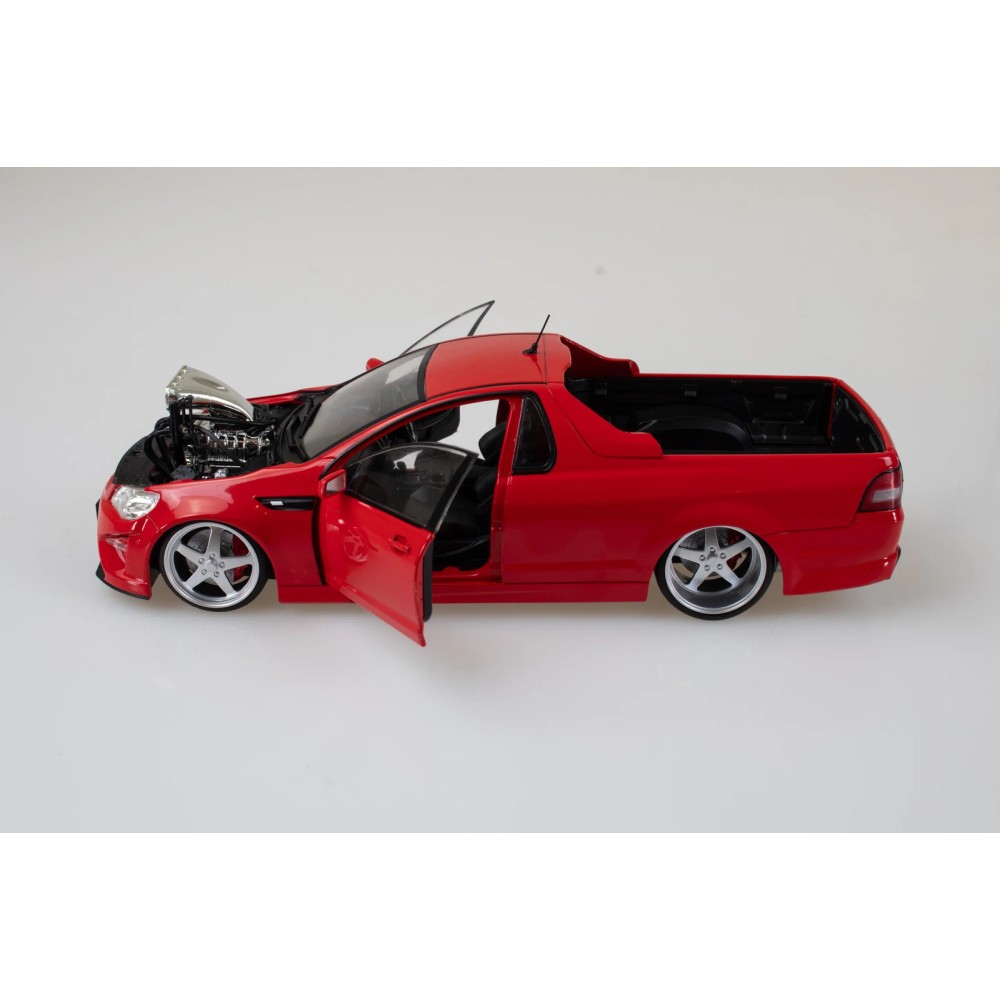 DDA Collectibles DDA031 - Holden Commodore VF Maloo GTSR Supercharged Ute - Scale 1:24