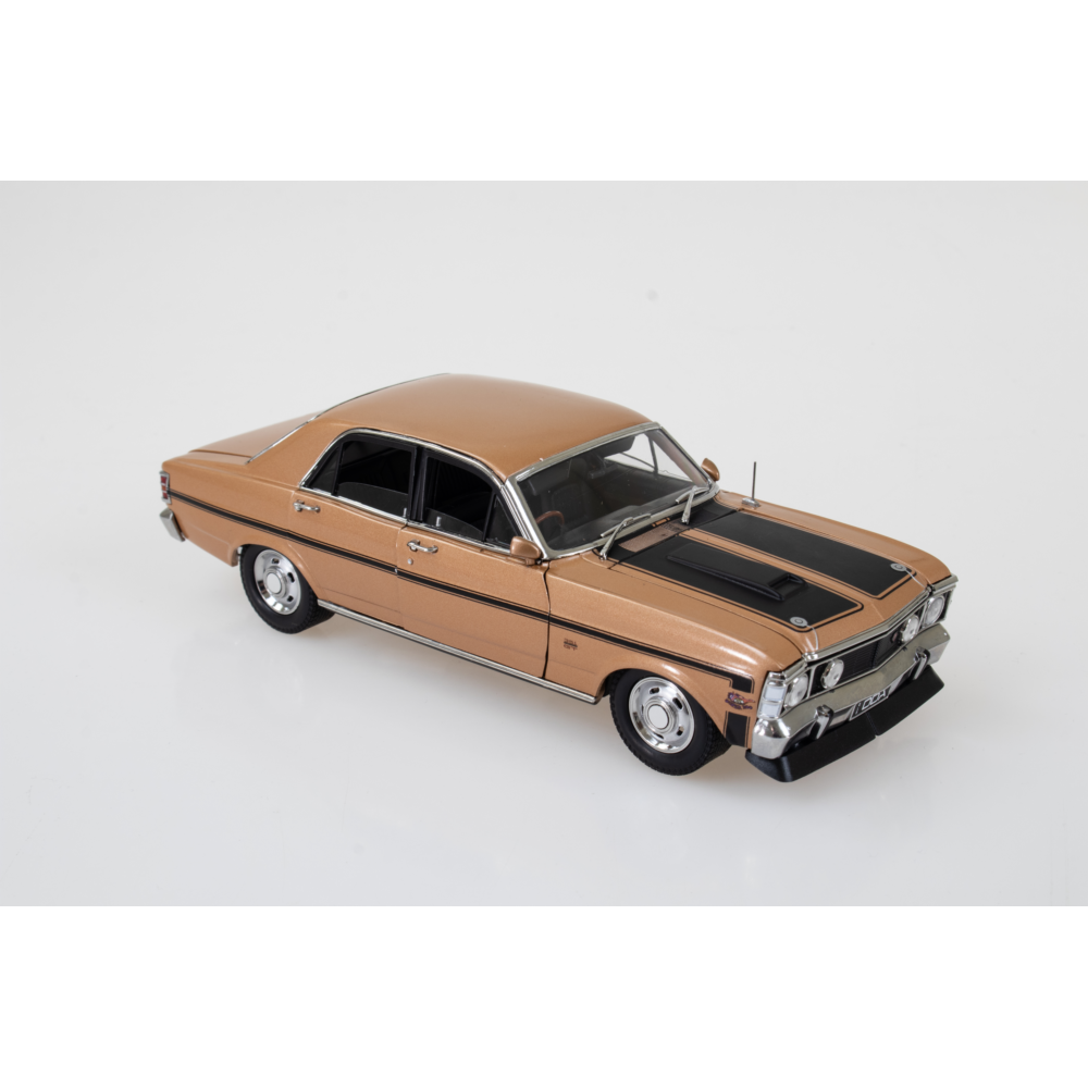 DDA Collectibles DDA2497 - Ford Falcon XW GTHO Electric Gold - Scale 1:24