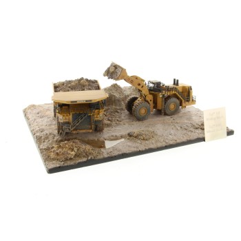 Diecast Masters 85762 - Cat 797 Truck + CAT 994K Loader & Diorama Weathered Series - Scale 1:50