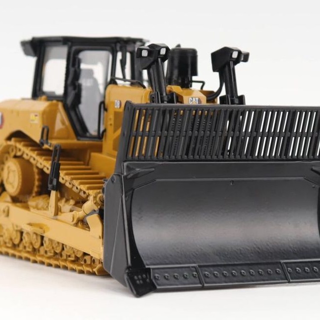 Diecast Masters 85758 - CAT Caterpillar D8 Track-Type Tractor Dozer Waste Configuration - High Line Series - Scale 1:50