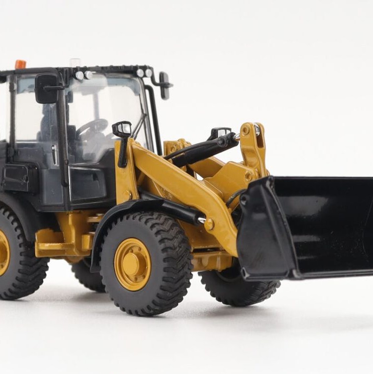 Diecast Masters 85771 -  Caterpillar Cat 906 Compact Wheel Loader Highline Series - Scale 1:50