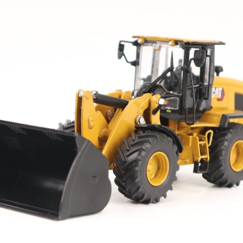 Diecast Masters 85779 -  Caterpillar Cat 930 Compact Wheel Loader Highline Series - Scale 1:50
