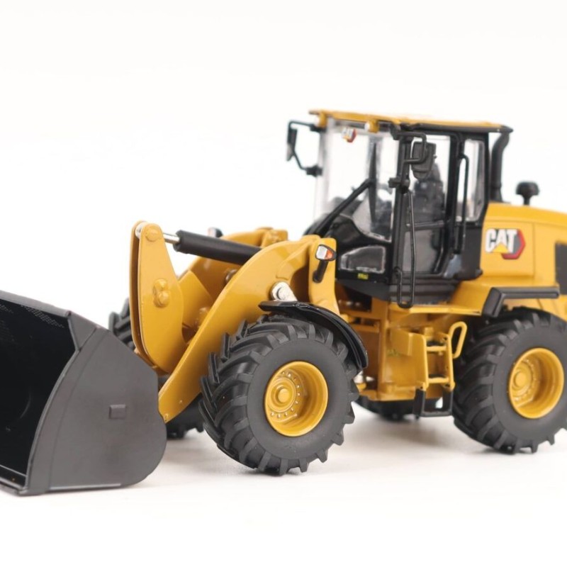 Diecast Masters 85779 -  Caterpillar Cat 930 Compact Wheel Loader Highline Series - Scale 1:50