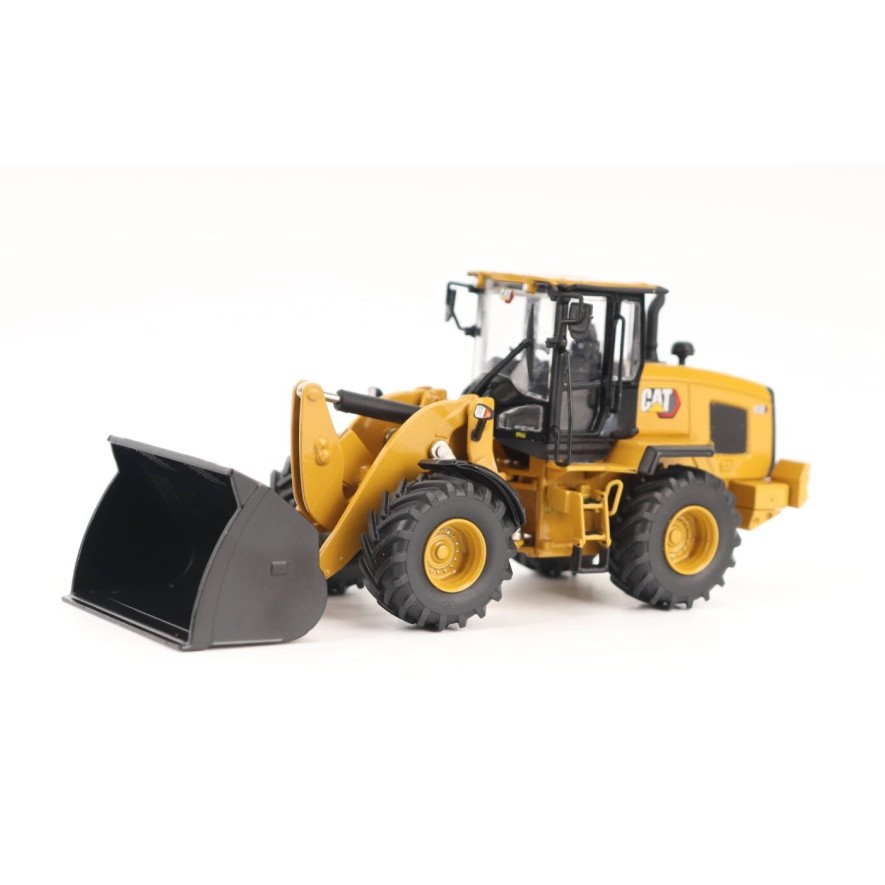 Diecast Masters 85779 -  Caterpillar Cat 930 Compact Wheel Loader Highline Series - Scale 1:50