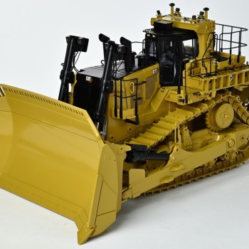 Diecast Masters 85781 - CAT D11 Track-Type Tractor Dozer Hex Design New Dec 2025 - Scale 1:18