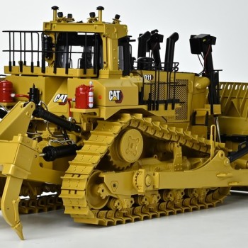 Diecast Masters 85781 - CAT D11 Track-Type Tractor Dozer Hex Design New Dec 2025 - Scale 1:18