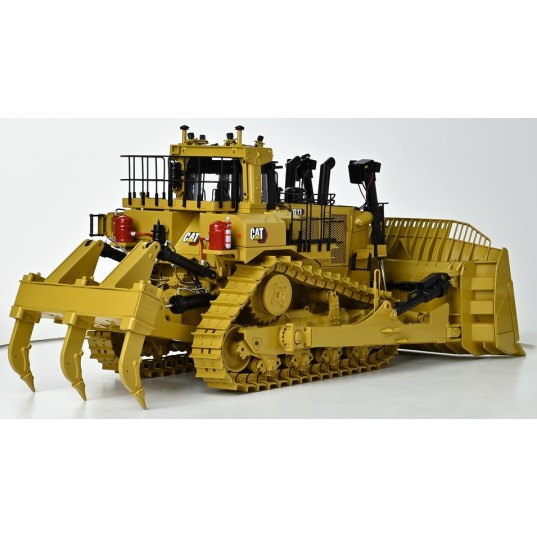 Diecast Masters 85781 - CAT D11 Track-Type Tractor Dozer Hex Design New Dec 2025 - Scale 1:18