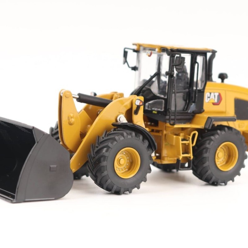 Diecast Masters 85782 -  Caterpillar Cat 938 Compact Wheel Loader Highline Series - Scale 1:50