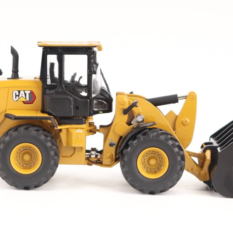 Diecast Masters 85782 -  Caterpillar Cat 938 Compact Wheel Loader Highline Series - Scale 1:50