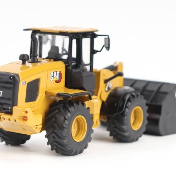 Diecast Masters 85782 -  Caterpillar Cat 938 Compact Wheel Loader Highline Series - Scale 1:50