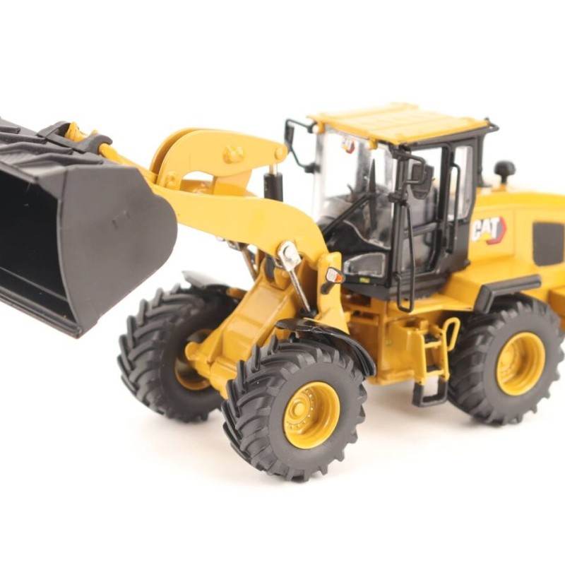 Diecast Masters 85782 -  Caterpillar Cat 938 Compact Wheel Loader Highline Series - Scale 1:50