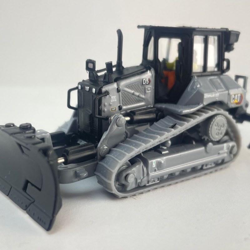 Diecast Masters 85953BGC - CAT D5 LGP Track-Type Tractor With Centennial Grey Limited 2025 - Scale 1:87