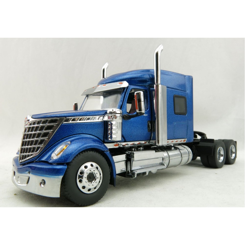 Diecast Masters 71026 - International LoneStar Sleeper Cab Truck Blue Metallic - Scale 1:50