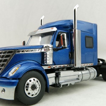 Diecast Masters 71026 - International LoneStar Sleeper Cab Truck Blue Metallic - Scale 1:50