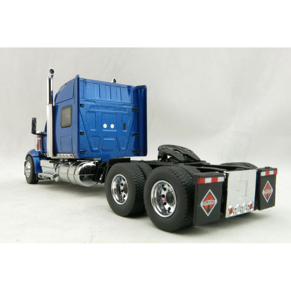 Diecast Masters 71026 - International LoneStar Sleeper Cab Truck Blue Metallic - Scale 1:50