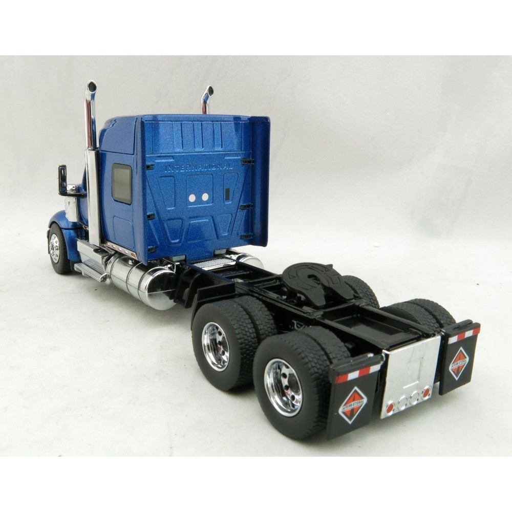 Diecast Masters 71026 - International LoneStar Sleeper Cab Truck Blue Metallic - Scale 1:50