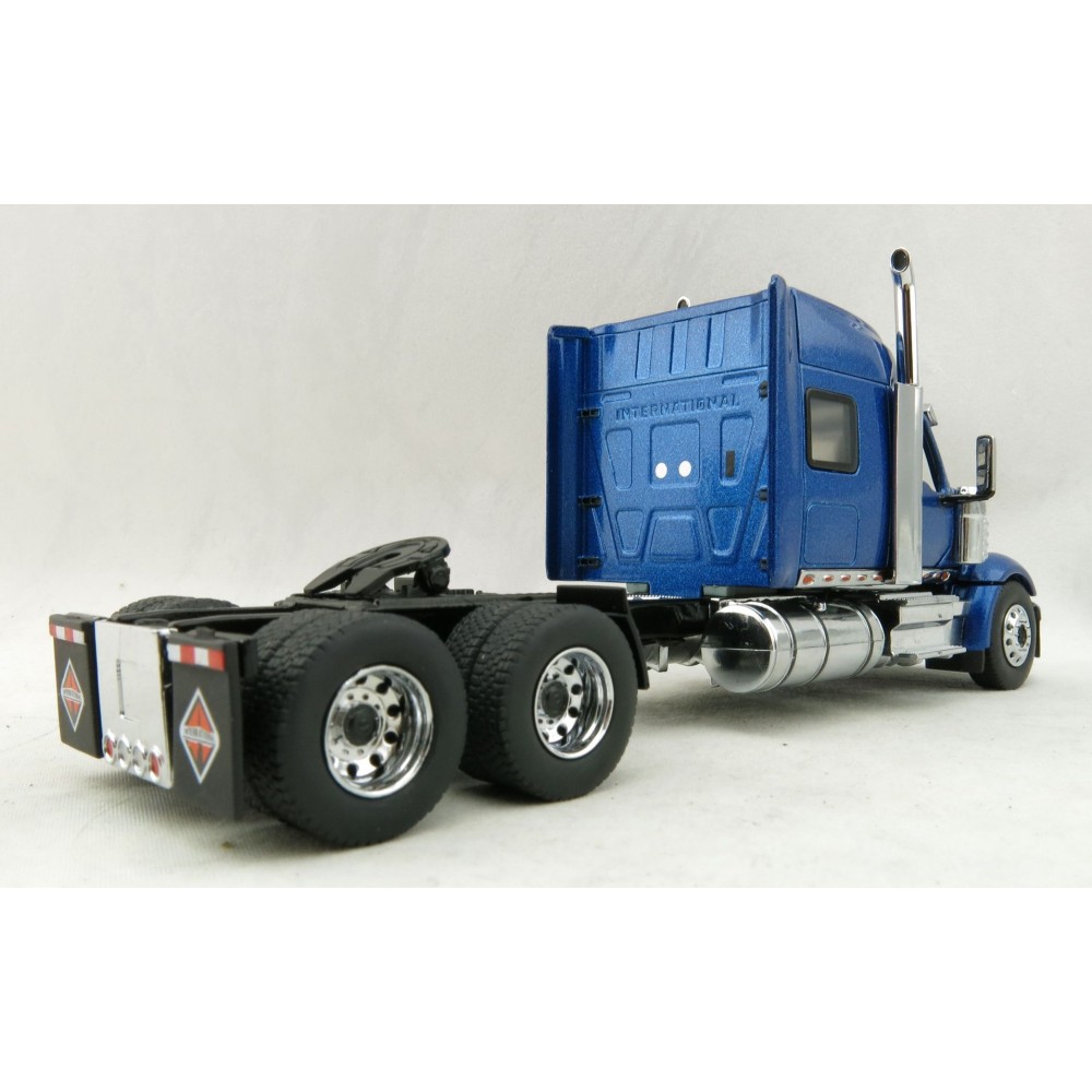 Diecast Masters 71026 - International LoneStar Sleeper Cab Truck Blue Metallic - Scale 1:50