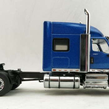 Diecast Masters 71026 - International LoneStar Sleeper Cab Truck Blue Metallic - Scale 1:50