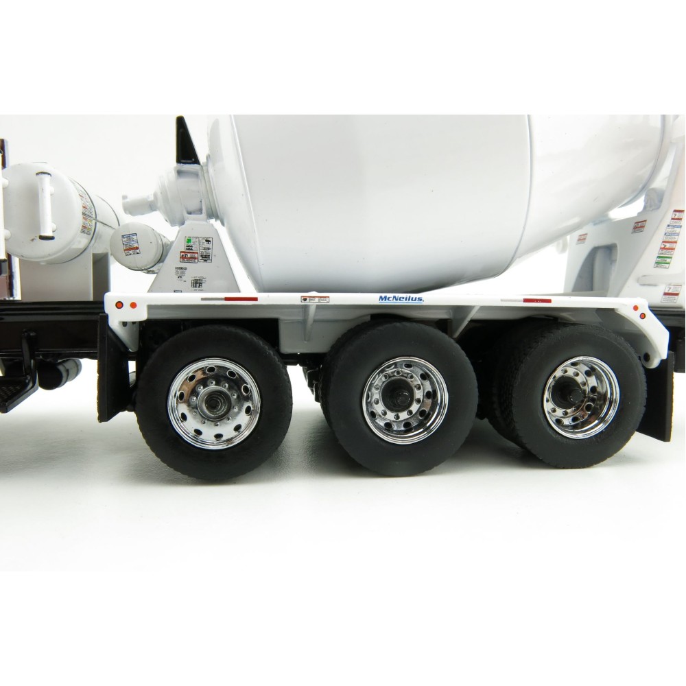 Diecast Masters 71062 - Kenworth T880 SBFA Red Cement Mixer McNeilus BridgeMaster Mixer   - Scale 1:50