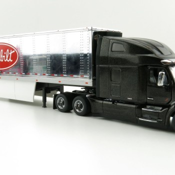 Diecast Masters 71071 - Peterbilt 579 UltraLoft Truck with Chrome 53’ Reefer Trailer - Peterbilt - Scale 1:50