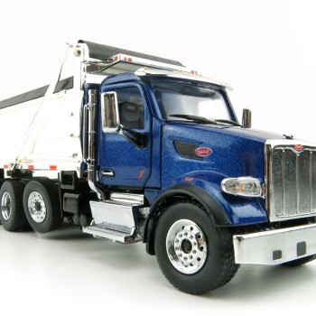 Diecast Masters 71073 - Peterbilt 567 Dump Truck Blue with Chromed Dump Body  - Scale 1:50