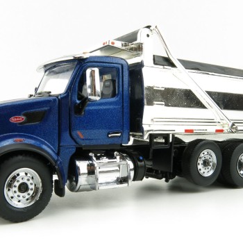 Diecast Masters 71073 - Peterbilt 567 Dump Truck Blue with Chromed Dump Body  - Scale 1:50
