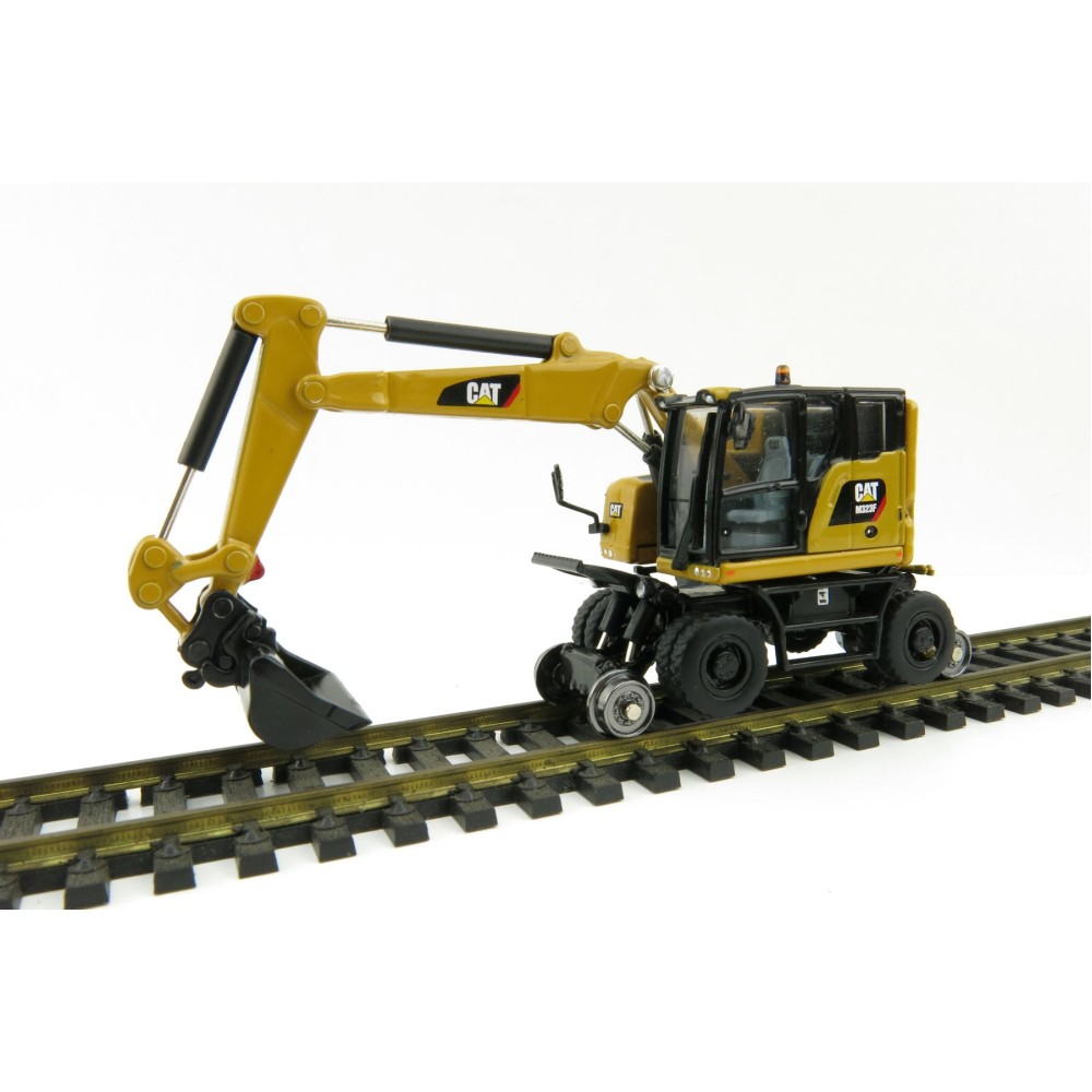 Diecast Masters 85656 - CAT Caterpillar M323F Railroad Wheeled Excavator CAT Color - Scale 1:87