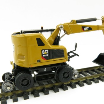 Diecast Masters 85656 - CAT Caterpillar M323F Railroad Wheeled Excavator CAT Color - Scale 1:87