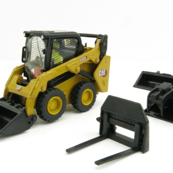 Diecast Masters 85676 - Caterpillar Cat 242 D3 Skid Steer Loader New 2022 - Scale 1:50