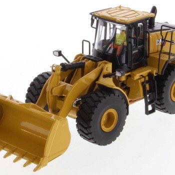 Diecast Masters 85686 - Caterpillar CAT 966 Wheel Loader High Line - Scale 1:50