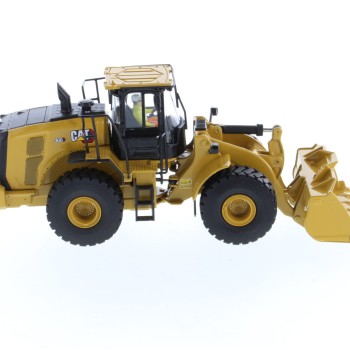 Diecast Masters 85686 - Caterpillar CAT 966 Wheel Loader High Line - Scale 1:50
