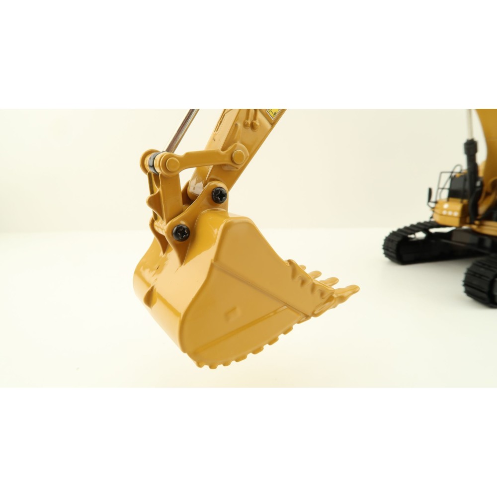 Diecast Masters 85709 - Caterpillar CAT 395 GP Large Hydraulic Excavator & 2 Work Tools - Scale 1:50 