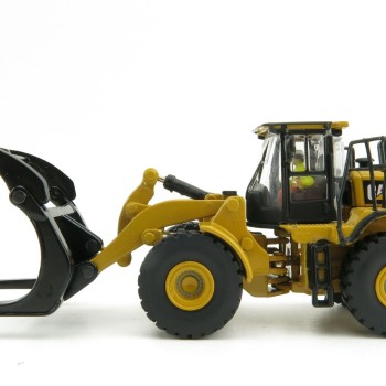Diecast Masters 85950 - Caterpillar CAT 972M Wheel Loader with Log Forks Forrestry - Scale 1:87