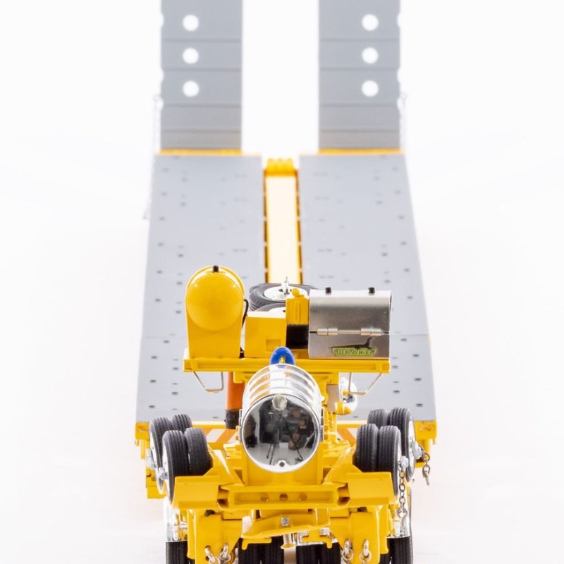Drake ZT09073 AUSTRALIAN Heavy Haulage Drake 7x8 Steerable Trailer with 2x8 Dolly Chrome Yellow - Scale 1:50