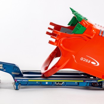 Drake ZT09328 Drake 2x8 Dolly and 4x8 Dragline Bucket Trailer with ESCO Bucket Centurion - Scale 1:50