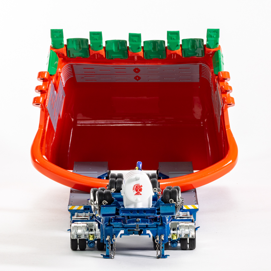 Drake ZT09328 Drake 2x8 Dolly and 4x8 Dragline Bucket Trailer with ESCO Bucket Centurion - Scale 1:50