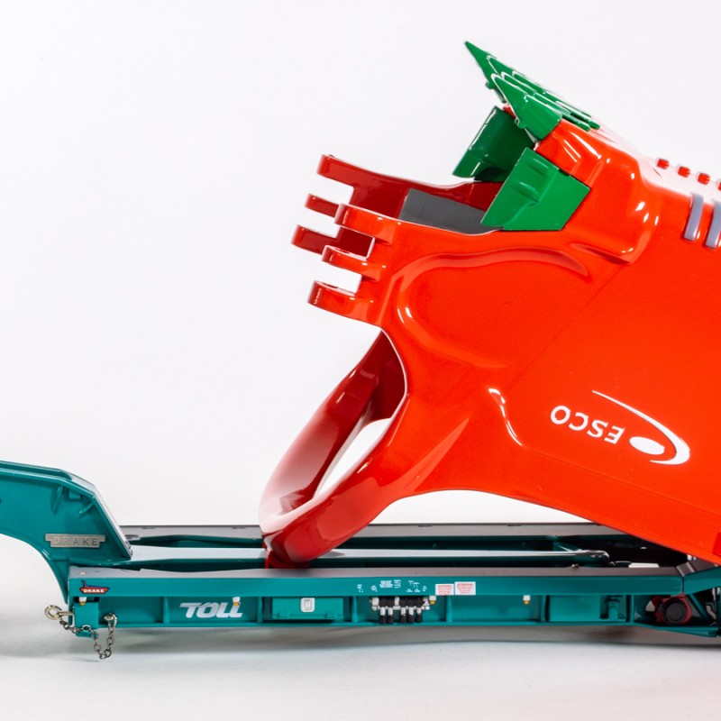 Drake ZT09331 Drake 2x8 Dolly and 4x8 Dragline Bucket Trailer with ESCO Bucket Toll - Scale 1:50