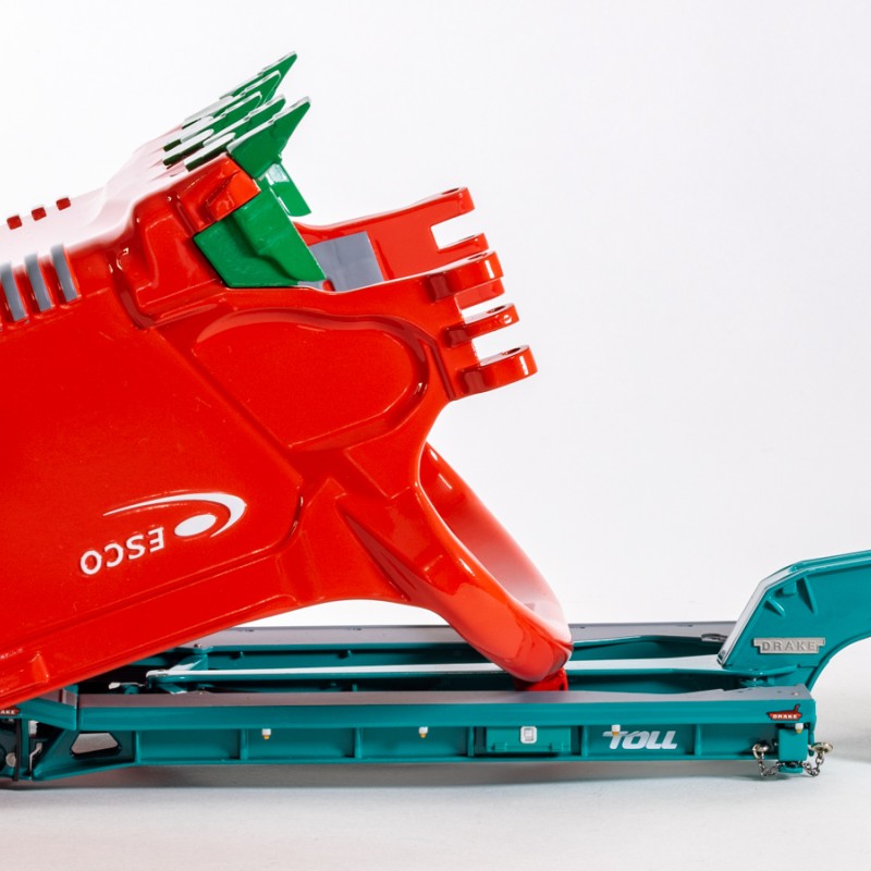 Drake ZT09331 Drake 2x8 Dolly and 4x8 Dragline Bucket Trailer with ESCO Bucket Toll - Scale 1:50