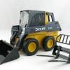Ertl 45461 - John Deere 320E Skid Steer Loader - Prestige Collection - Scale 1:16