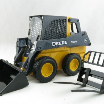 Ertl 45461 - John Deere 320E Skid Steer Loader - Prestige Collection - Scale 1:16