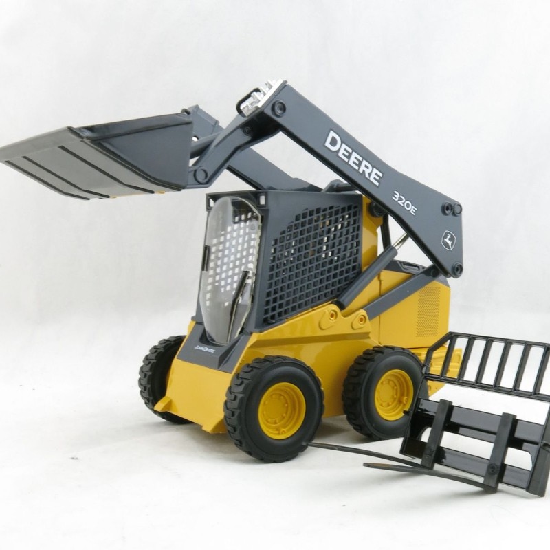 Ertl 45461 - John Deere 320E Skid Steer Loader - Prestige Collection - Scale 1:16