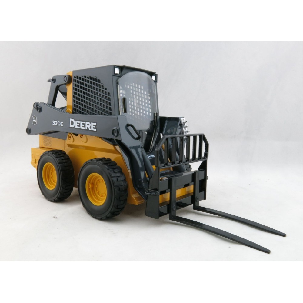 Ertl 45461 - John Deere 320E Skid Steer Loader - Prestige Collection - Scale 1:16