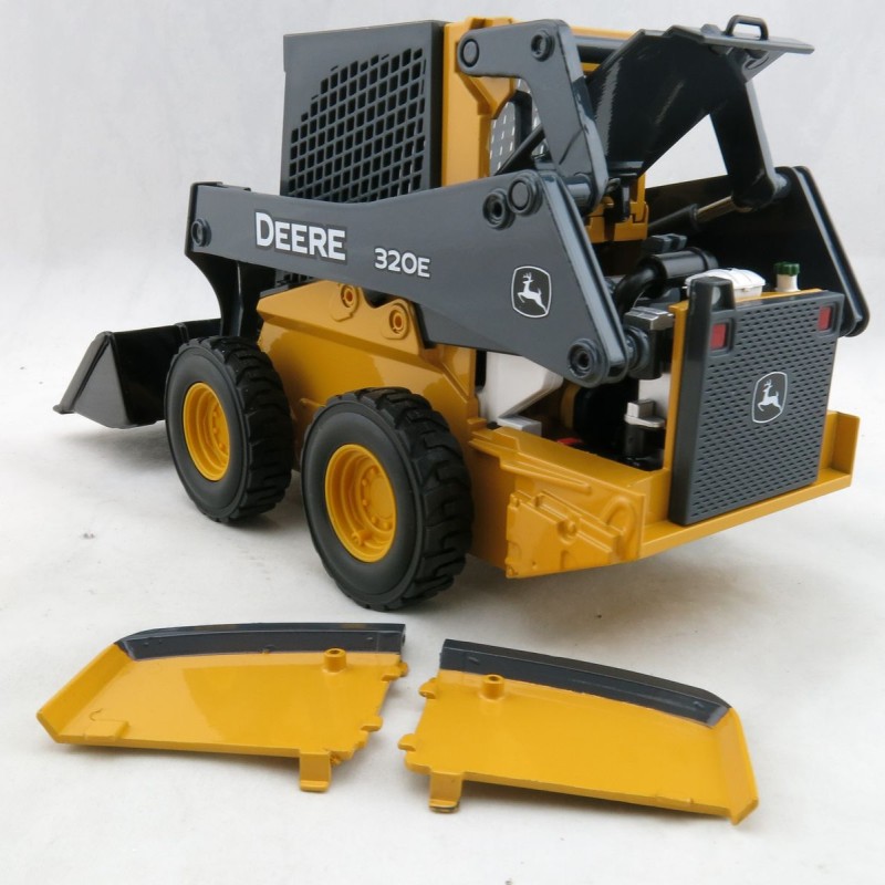 Ertl 45461 - John Deere 320E Skid Steer Loader - Prestige Collection - Scale 1:16