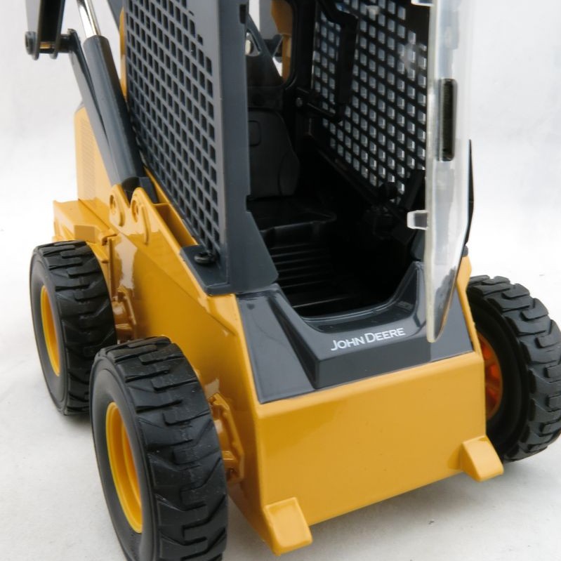 Ertl 45461 - John Deere 320E Skid Steer Loader - Prestige Collection - Scale 1:16