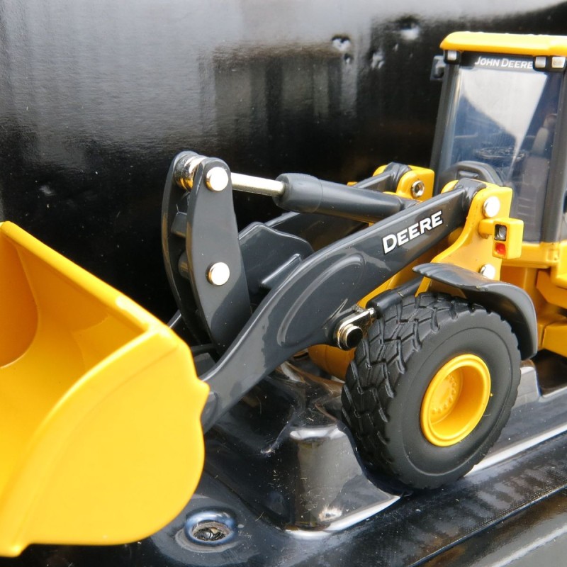 Ertl 45702 - John Deere 544L Four Wheel Loader - Prestige Collection - Scale 1:50