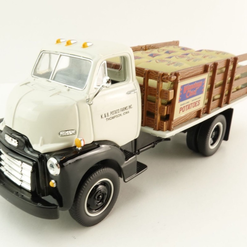 First Gear 10-4110 1952 GMC COE Stake Truck with Potato Sack Load - Scale 1:34