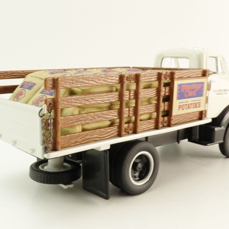 First Gear 10-4110 1952 GMC COE Stake Truck with Potato Sack Load - Scale 1:34