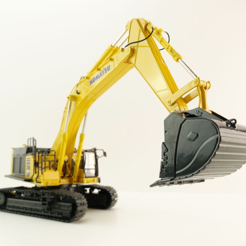 First Gear 50-3500 Large Komatsu PC900LC-11 Tracked Excavator Scale 1:50