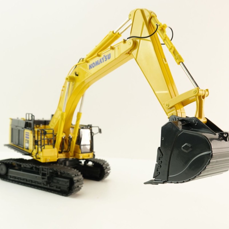 First Gear 50-3500 Large Komatsu PC900LC-11 Tracked Excavator Scale 1:50