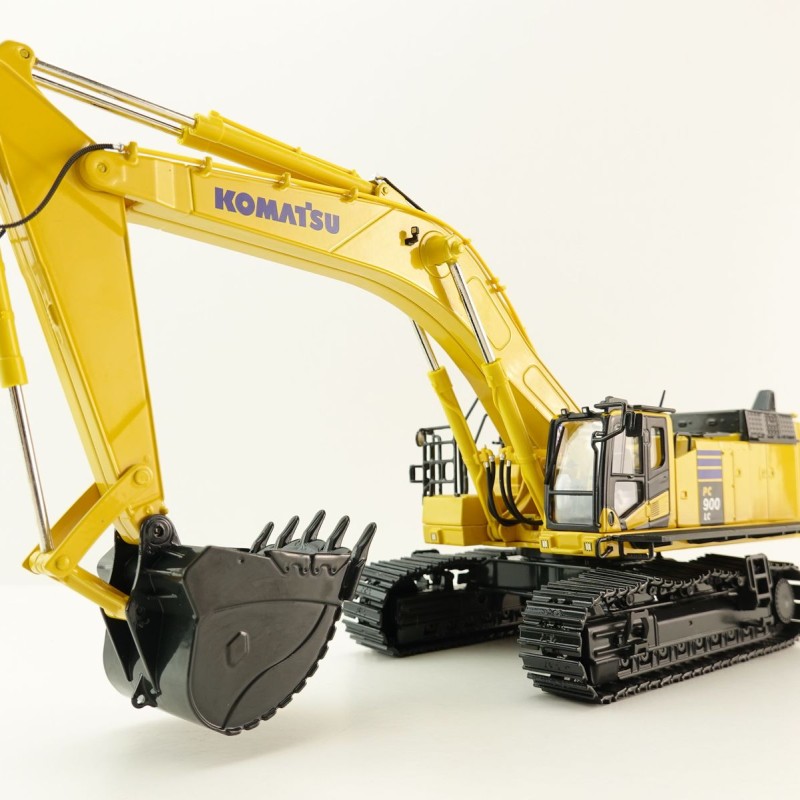 First Gear 50-3500 Large Komatsu PC900LC-11 Tracked Excavator Scale 1:50